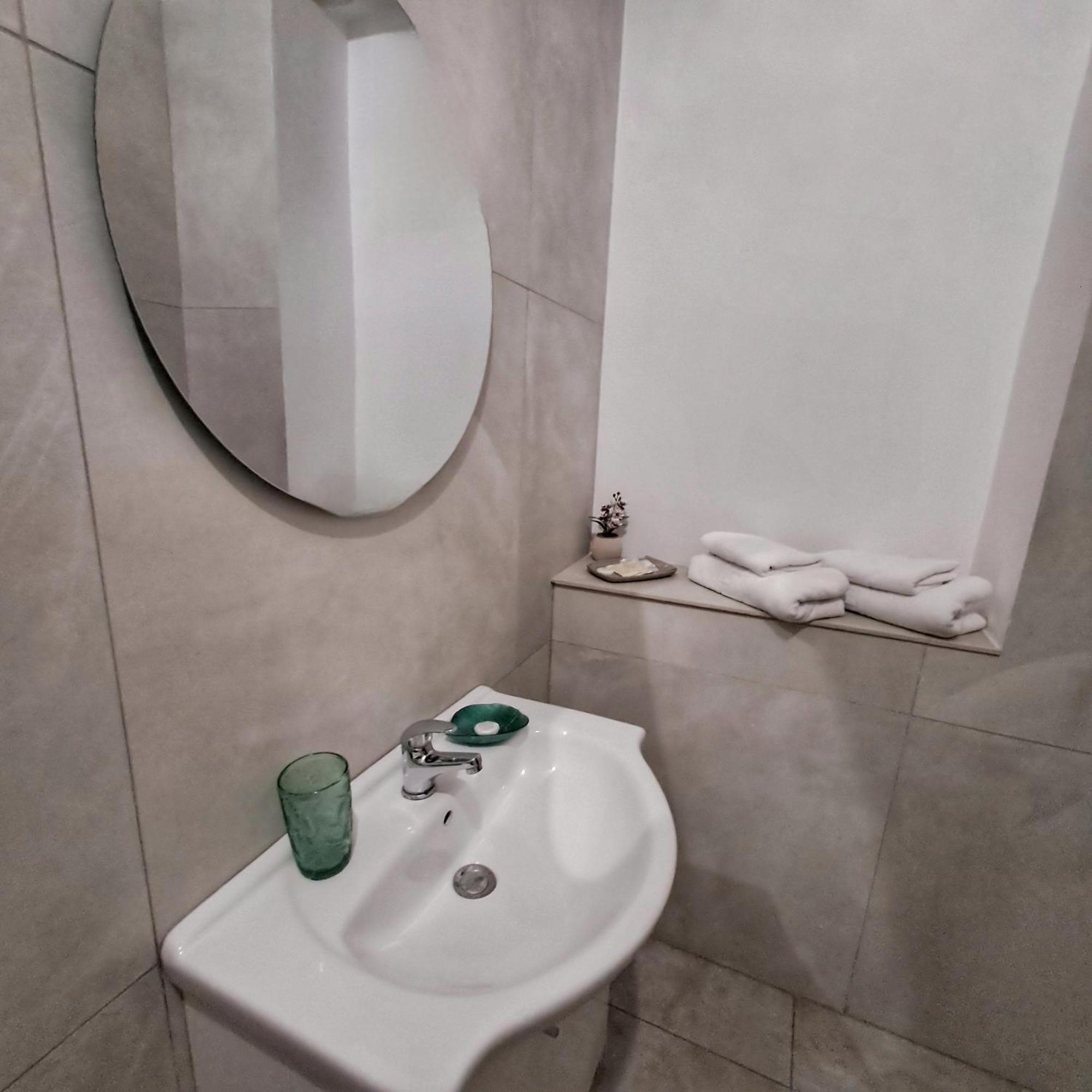 Vily Luxury Rooms Focşani Exterior foto